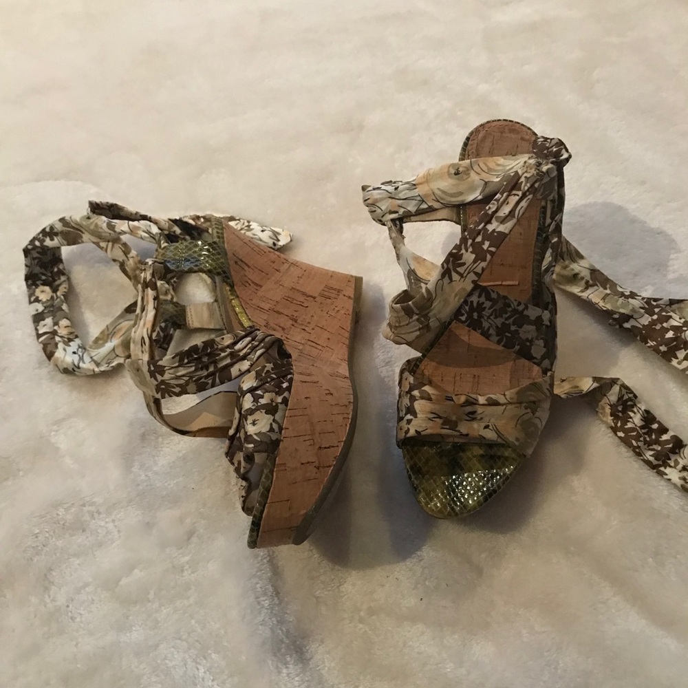 Guess Lace Up Cork Wedge - Picture 4 of 6